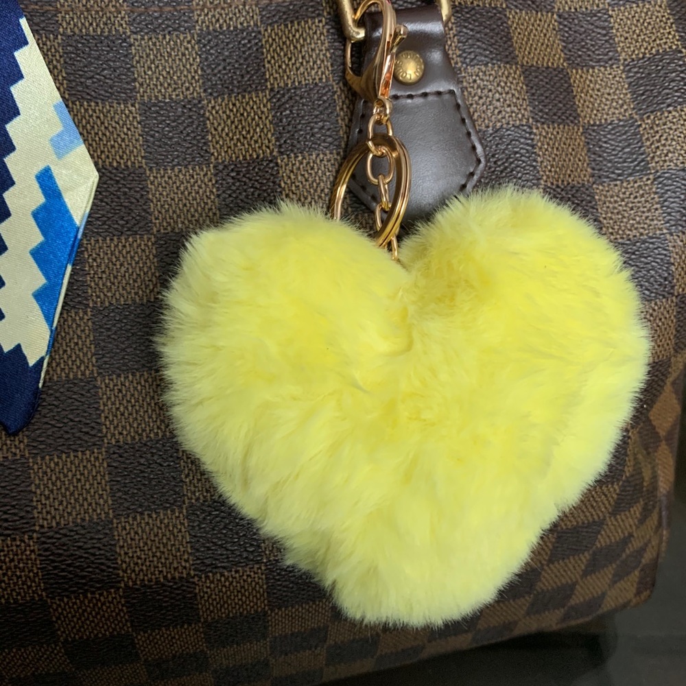 Yellow fluffy heart 💛